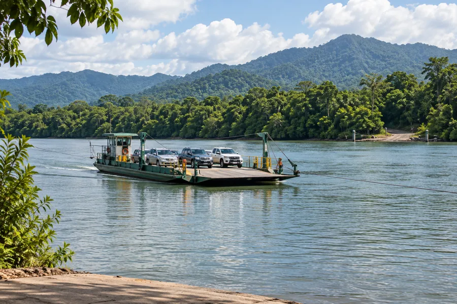 Traghetto per veicoli sul fiume Daintree